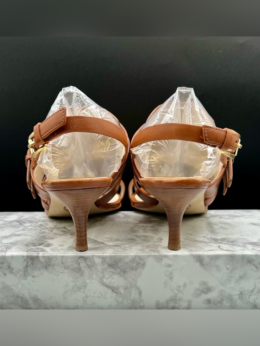 MICHAEL MICHAEL KORS Tan Leather Strappy Heels Gold Buckle Hardware. Size 6.5 - Picture 13 of 15